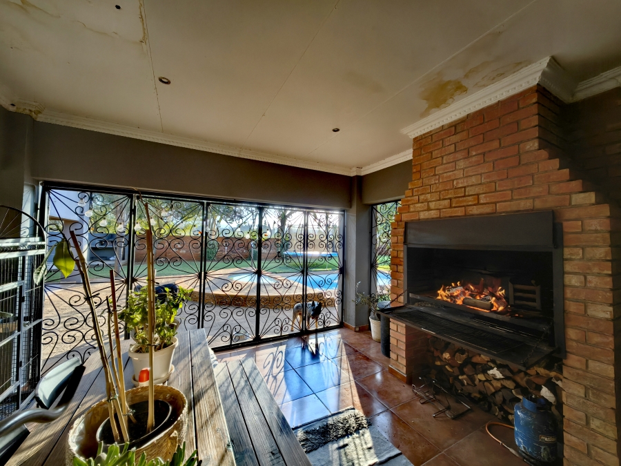 Commercial Property for Sale in Waterglen A H North West